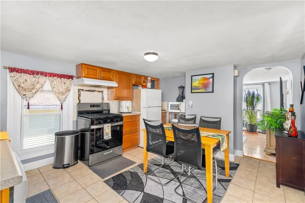 62 Mary Avenue East Providence RI 02914