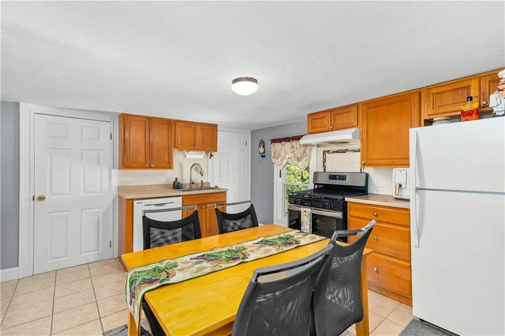 62 Mary Avenue East Providence RI 02914