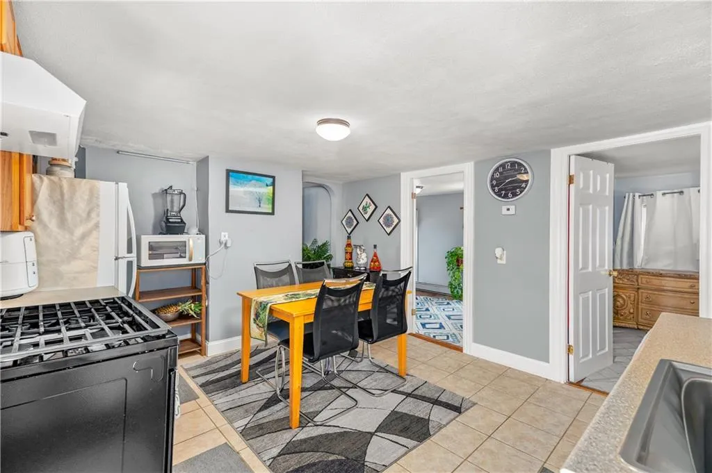 62 Mary Avenue East Providence RI 02914