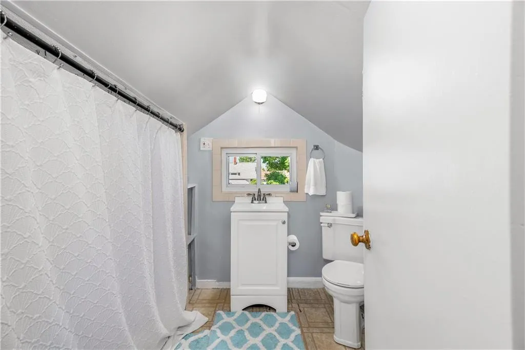 62 Mary Avenue East Providence RI 02914