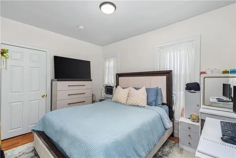 62 Mary Avenue East Providence RI 02914