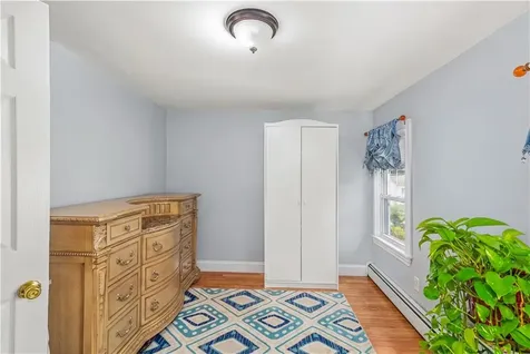 62 Mary Avenue East Providence RI 02914