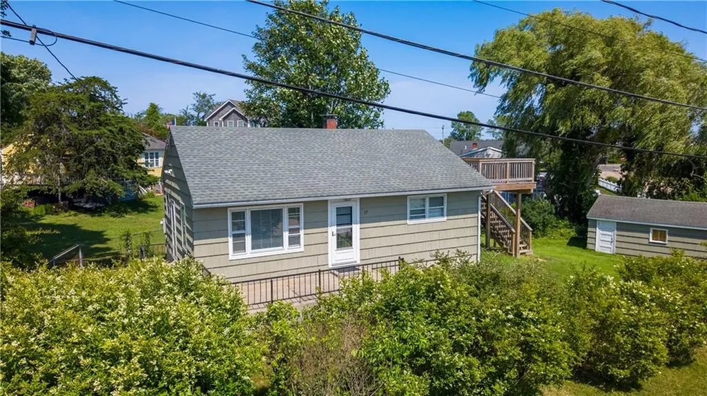 17 Saltaire Avenue Narragansett RI 02882