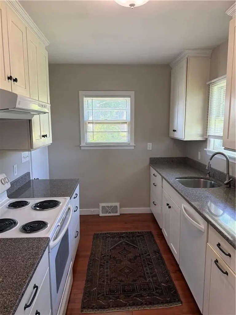 17 Saltaire Avenue Narragansett RI 02882
