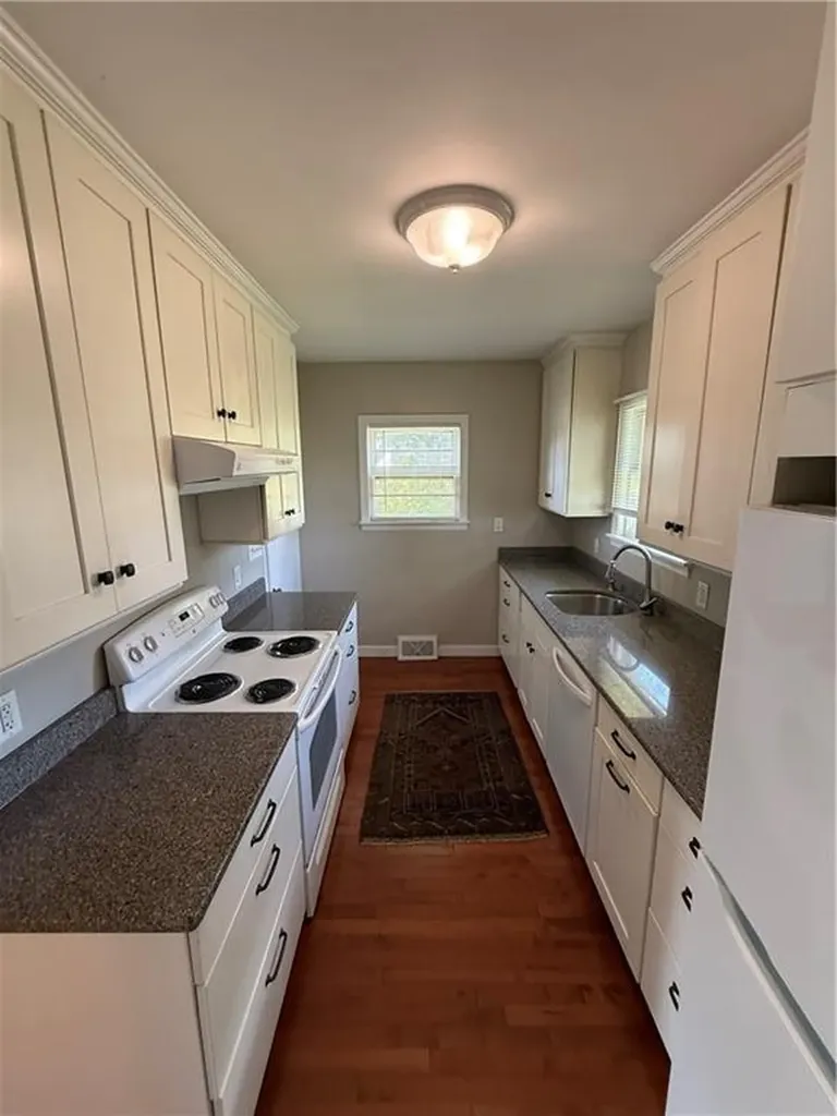17 Saltaire Avenue Narragansett RI 02882