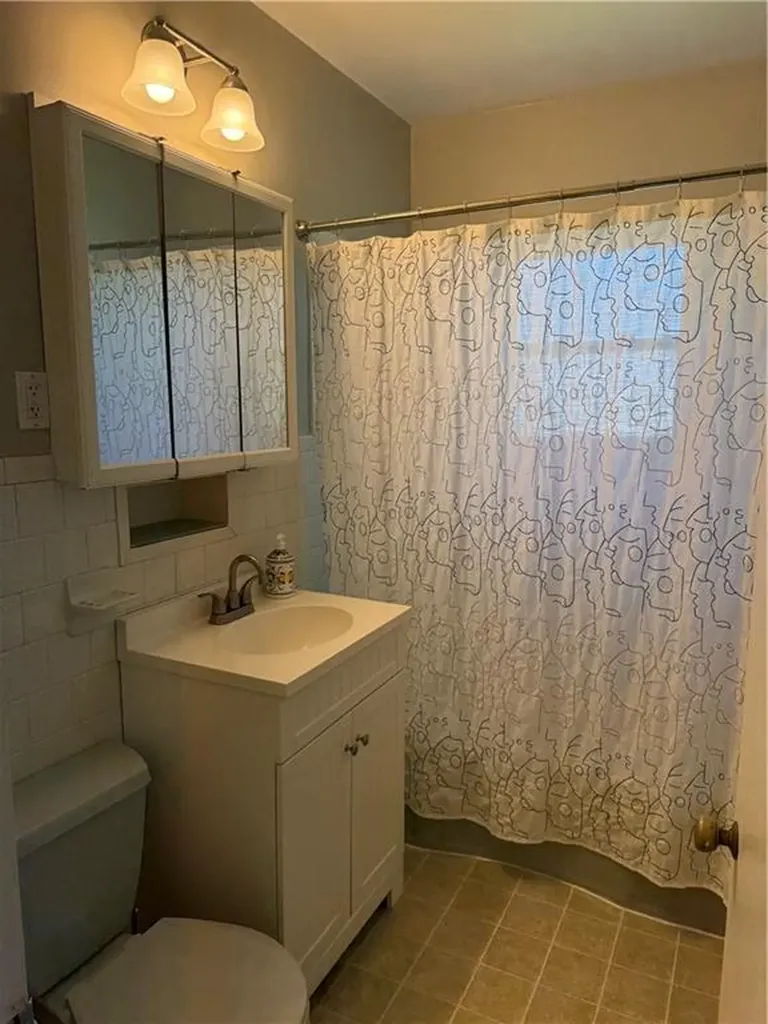 17 Saltaire Avenue Narragansett RI 02882