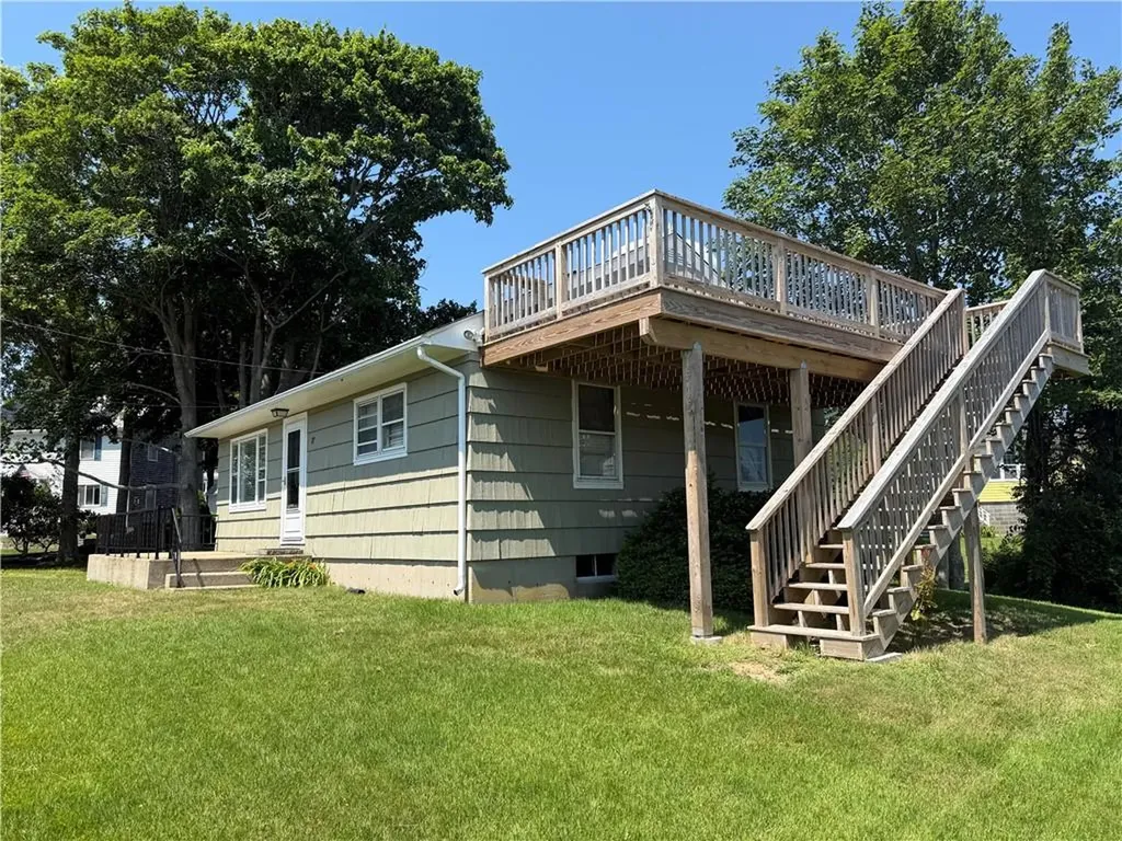 17 Saltaire Avenue Narragansett RI 02882