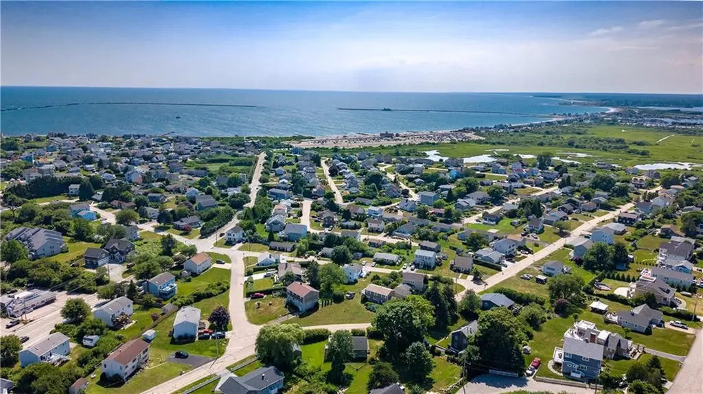 17 Saltaire Avenue Narragansett RI 02882
