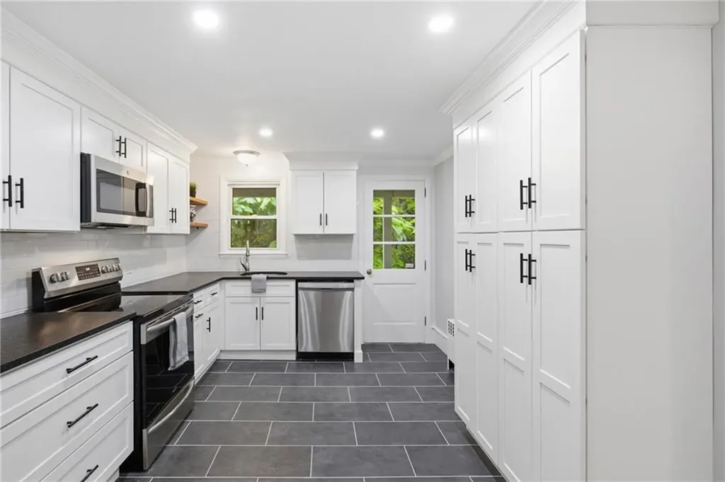 3 Wabasso Terrace Middletown RI 02842
