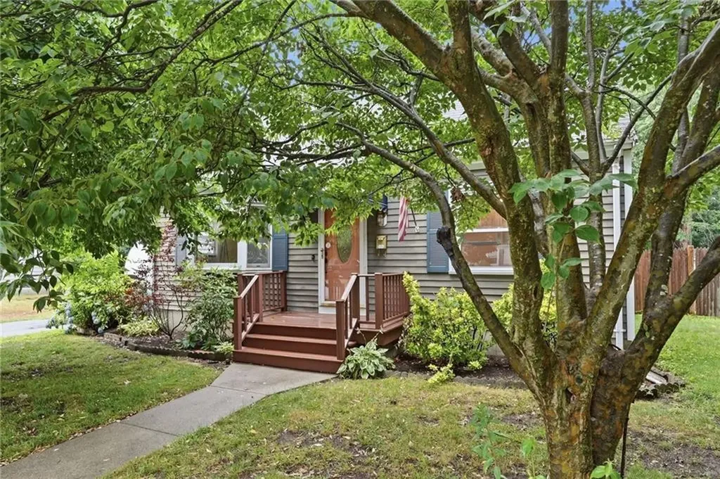 123 Hiawatha Street Warwick RI 02888