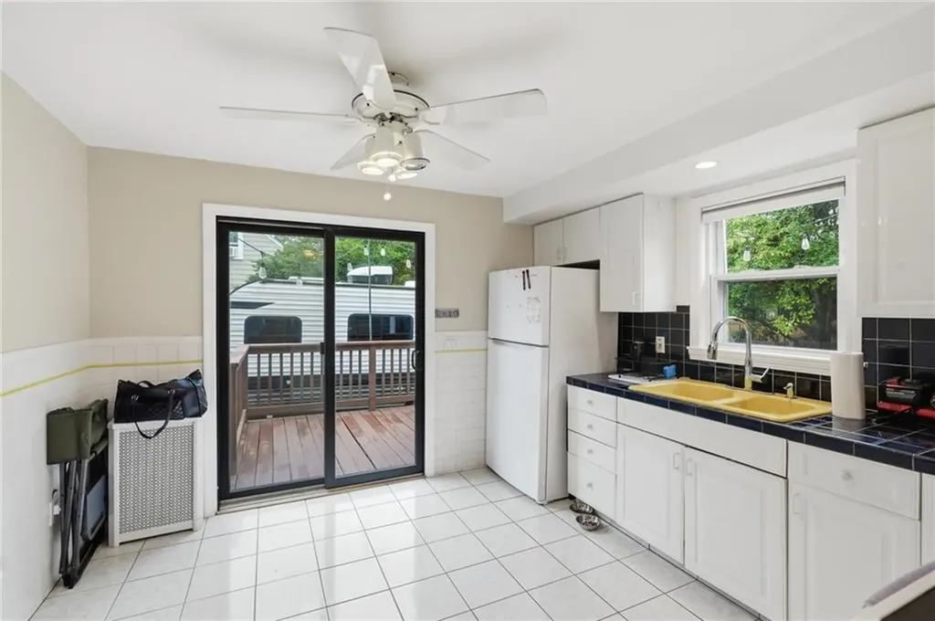 123 Hiawatha Street Warwick RI 02888