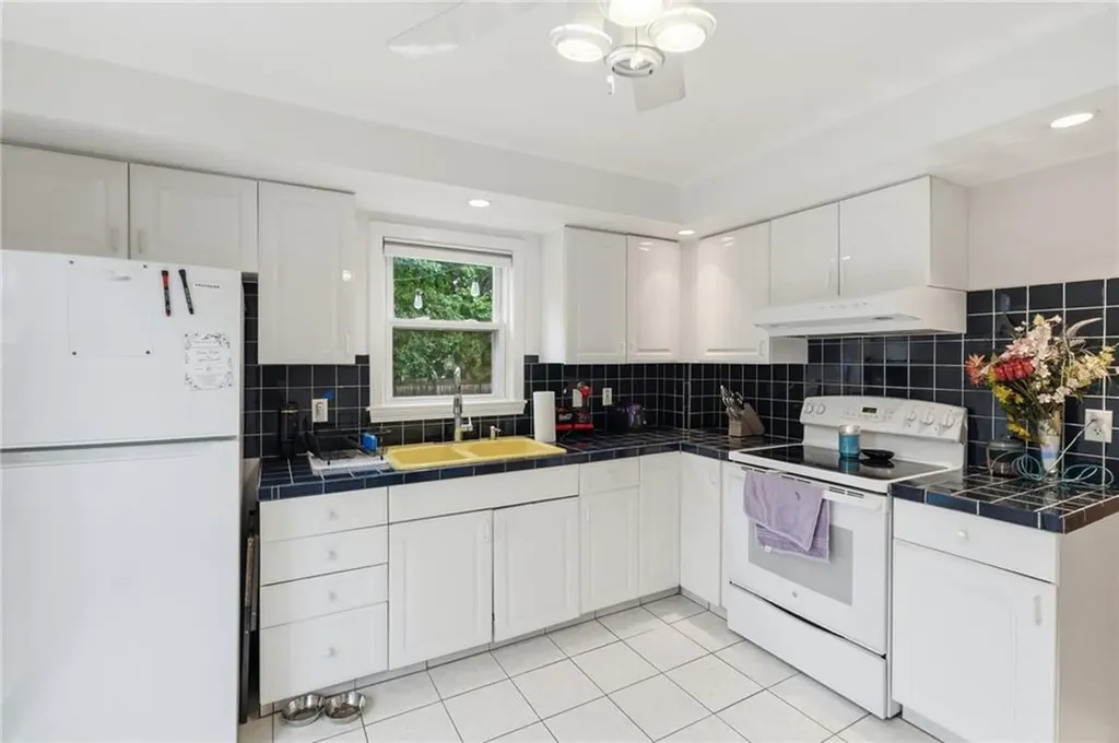 123 Hiawatha Street Warwick RI 02888