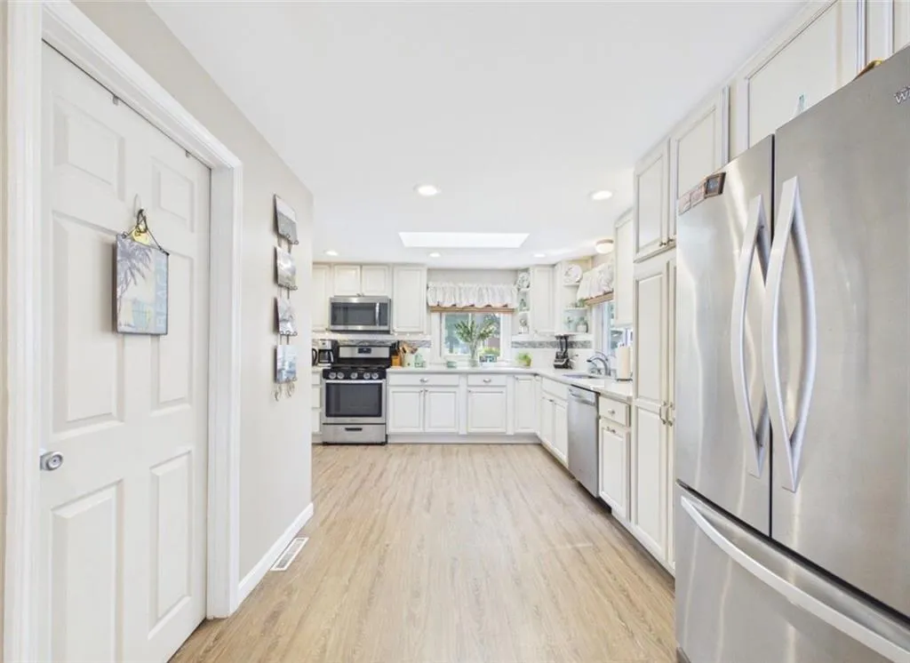 69 Namquid Drive Warwick RI 02888