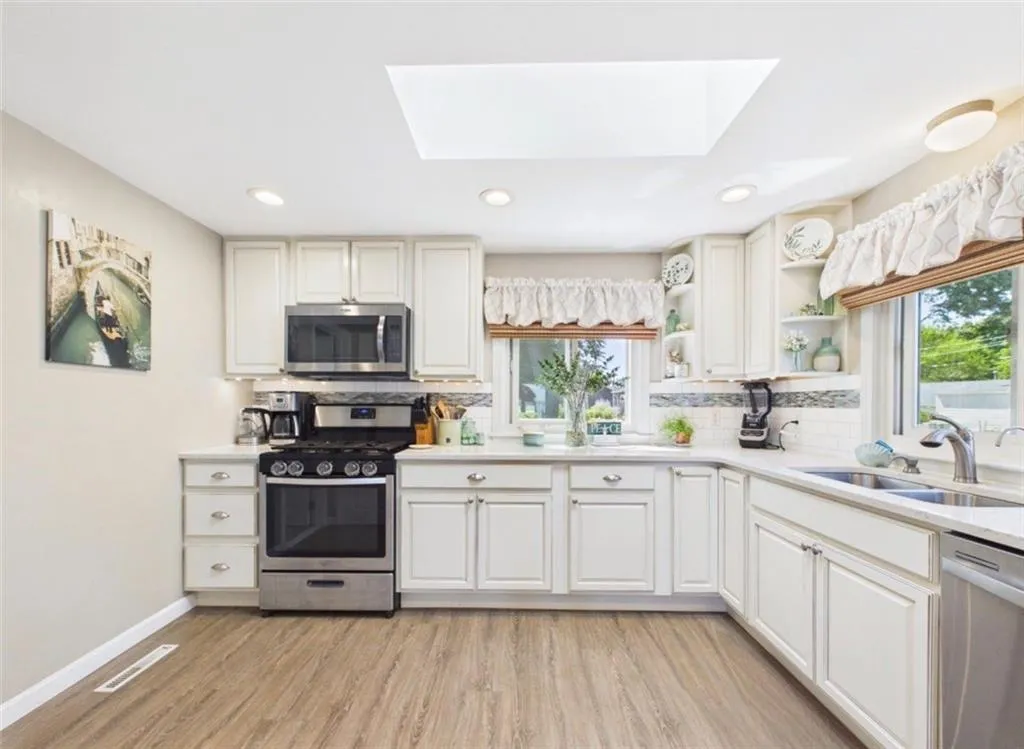 69 Namquid Drive Warwick RI 02888