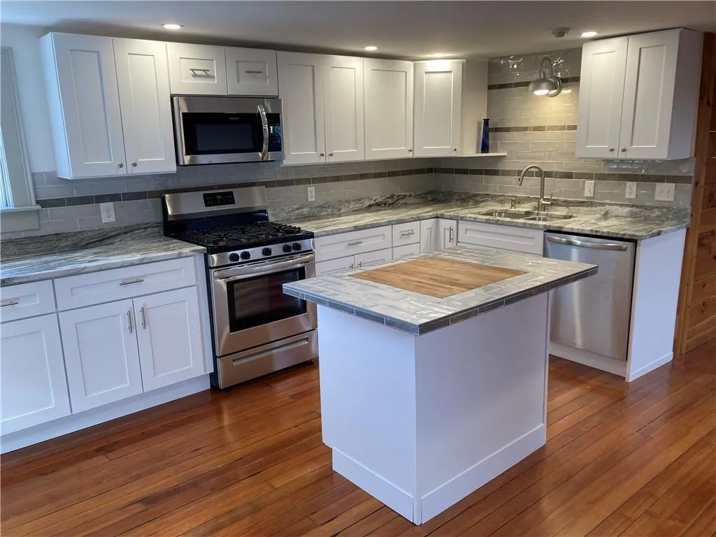 30 Bradford Street Bristol RI 02809