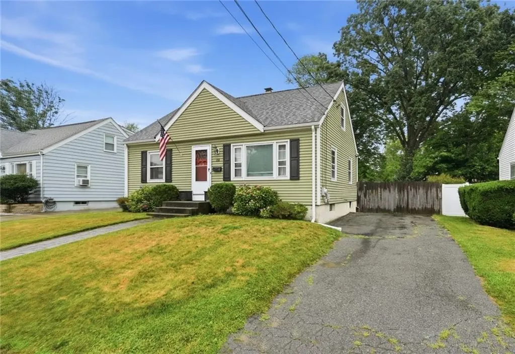 22 Yale Avenue East Providence RI 02915