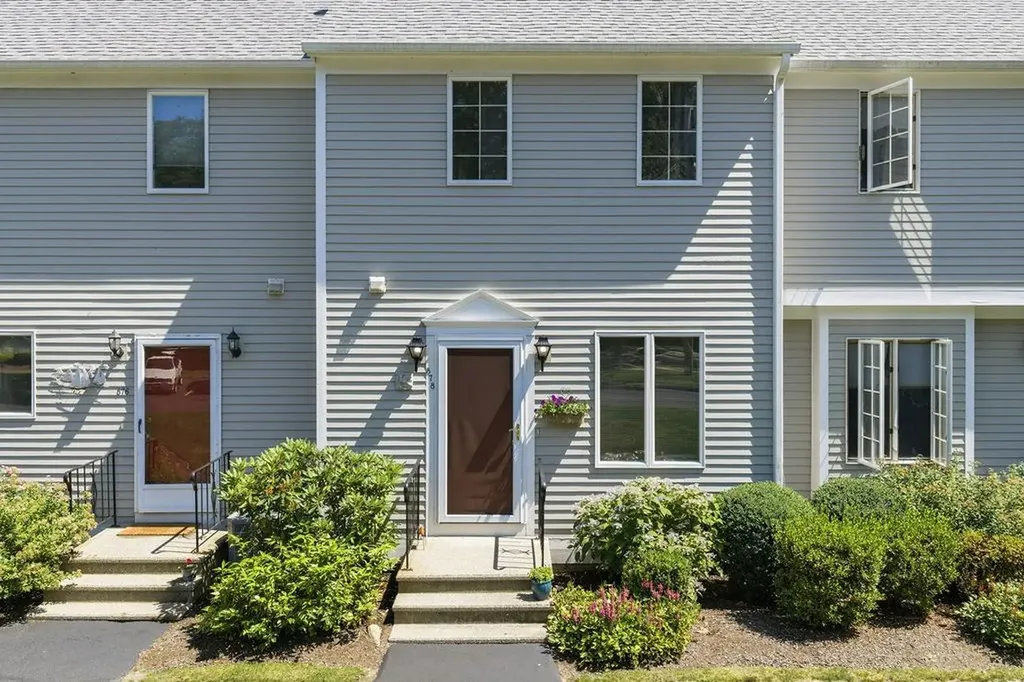 878 Bullocks Point Avenue East Providence RI 02915