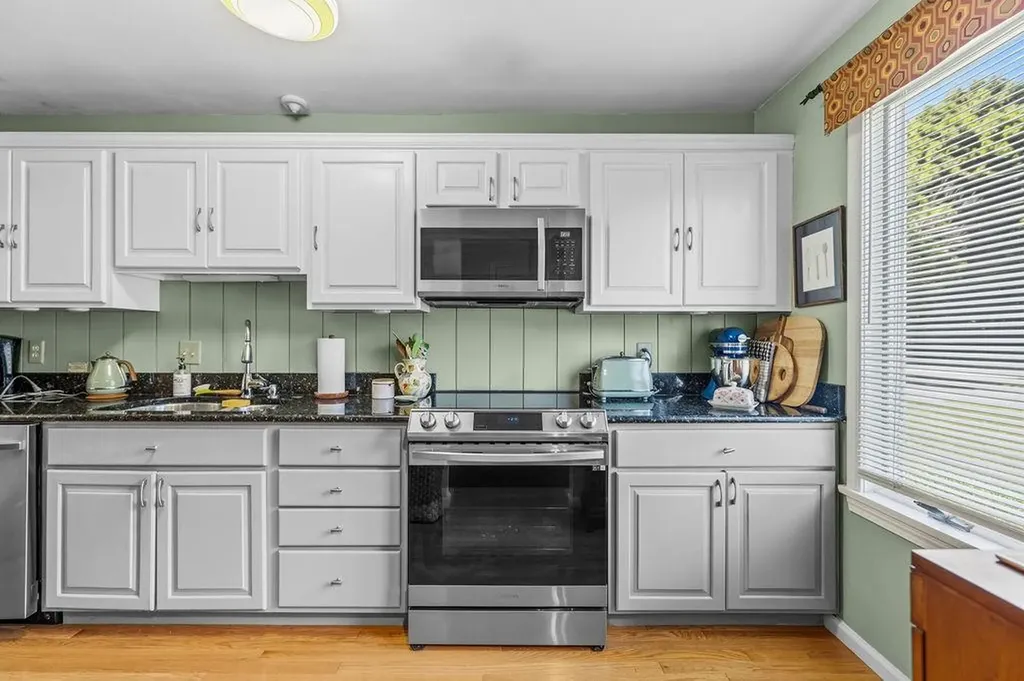 878 Bullocks Point Avenue East Providence RI 02915