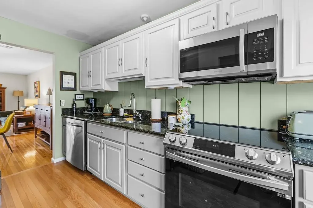 878 Bullocks Point Avenue East Providence RI 02915