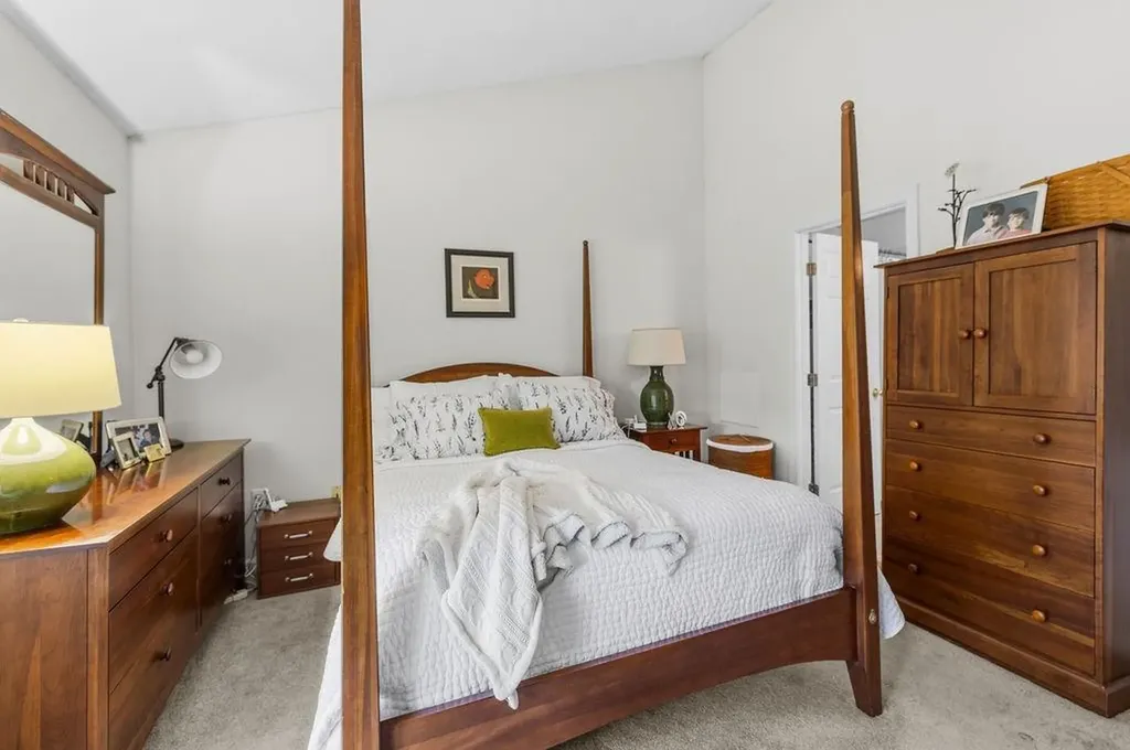 878 Bullocks Point Avenue East Providence RI 02915