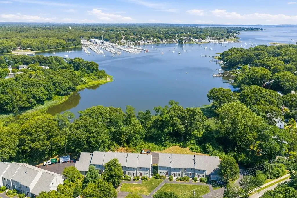 878 Bullocks Point Avenue East Providence RI 02915