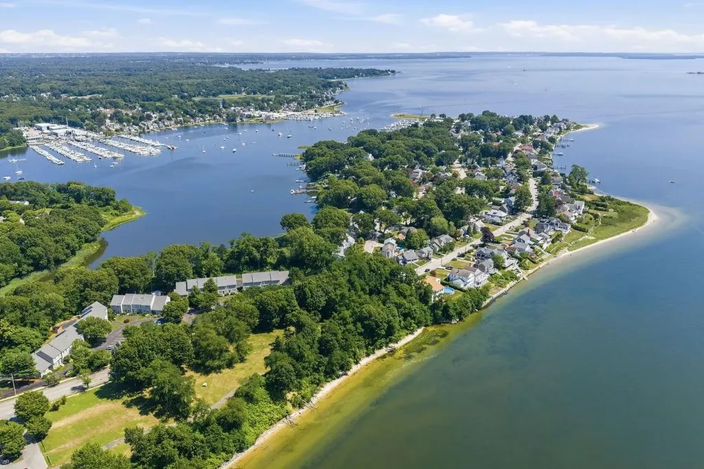 878 Bullocks Point Avenue East Providence RI 02915