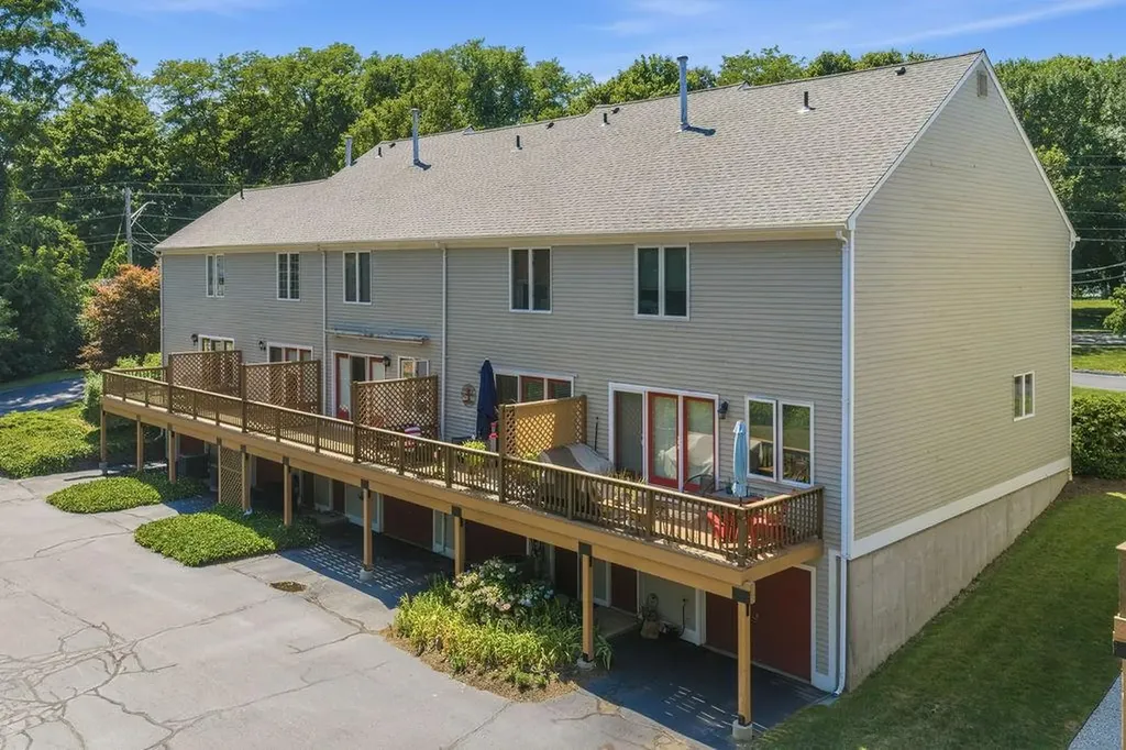 878 Bullocks Point Avenue East Providence RI 02915