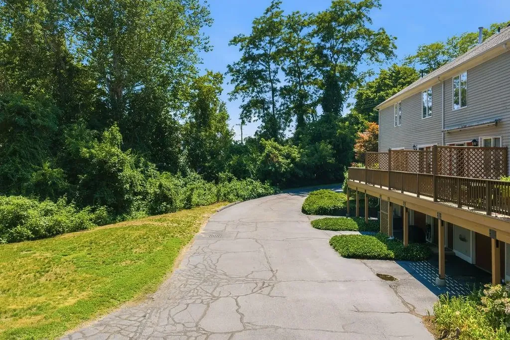 878 Bullocks Point Avenue East Providence RI 02915