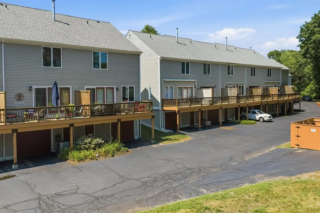 878 Bullocks Point Avenue East Providence RI 02915