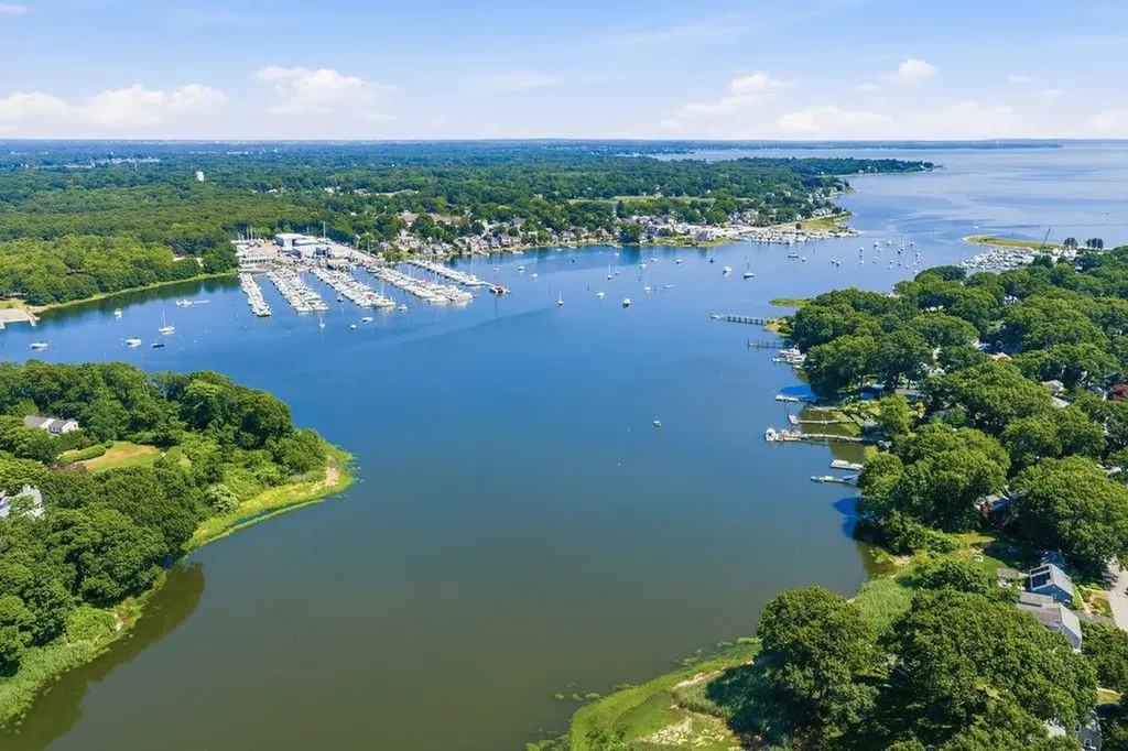 878 Bullocks Point Avenue East Providence RI 02915