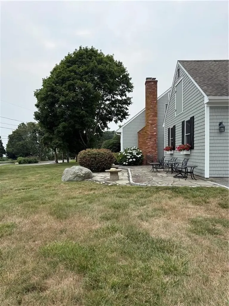 11 Stonegate Road Warren RI 02885