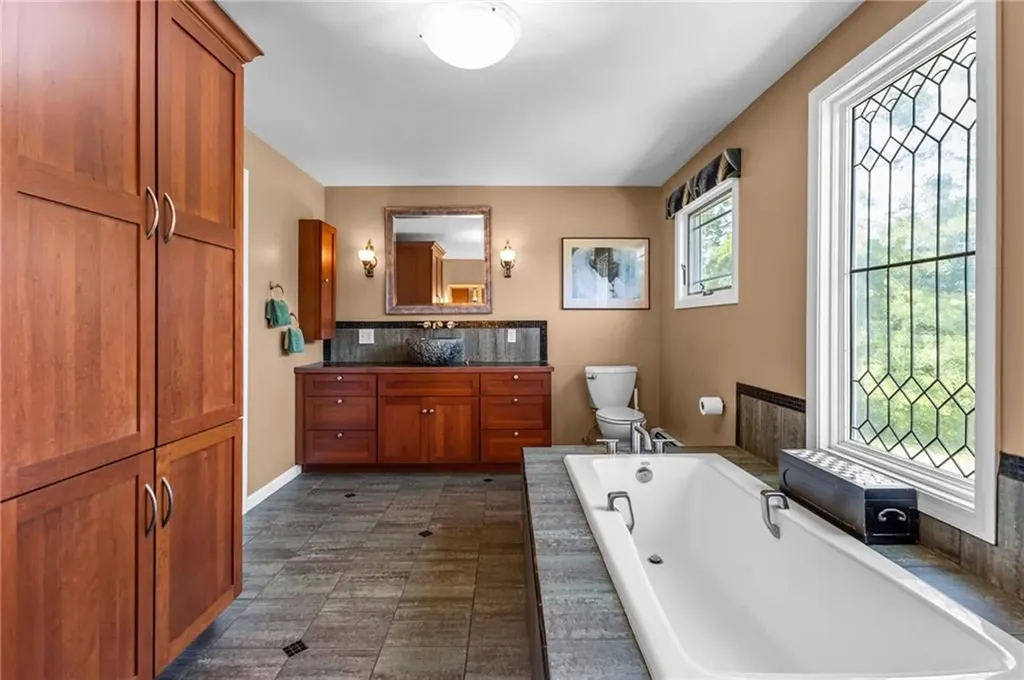 11 Stonegate Road Warren RI 02885