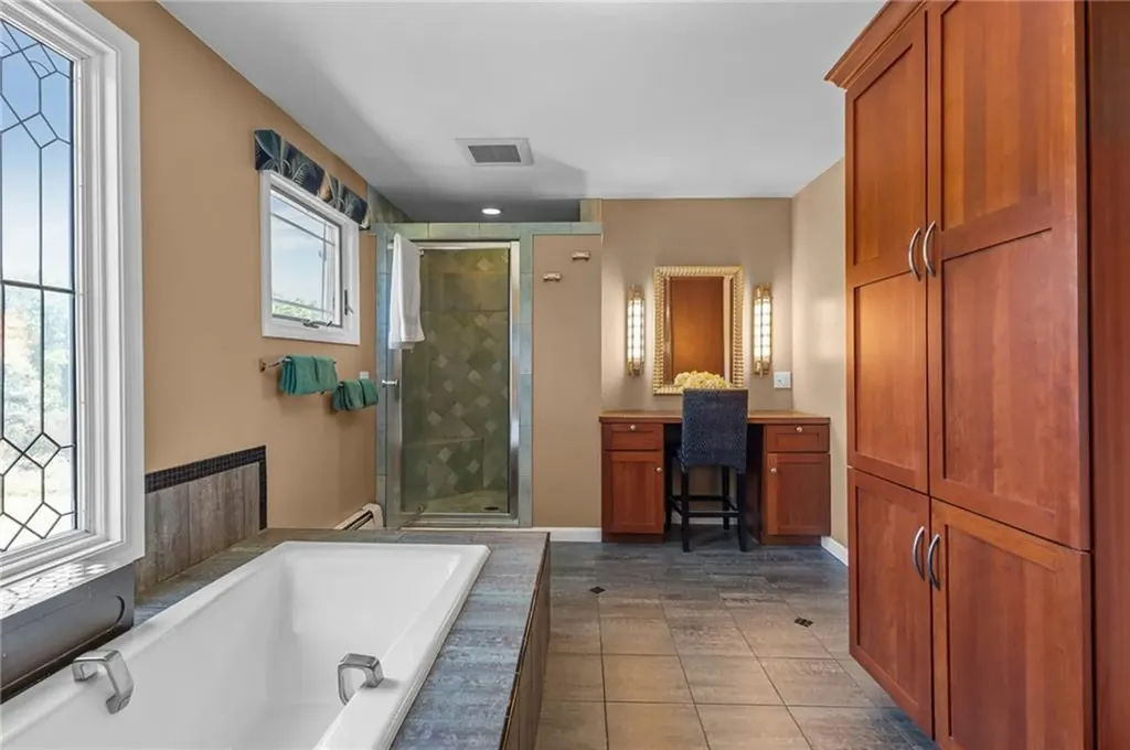 11 Stonegate Road Warren RI 02885