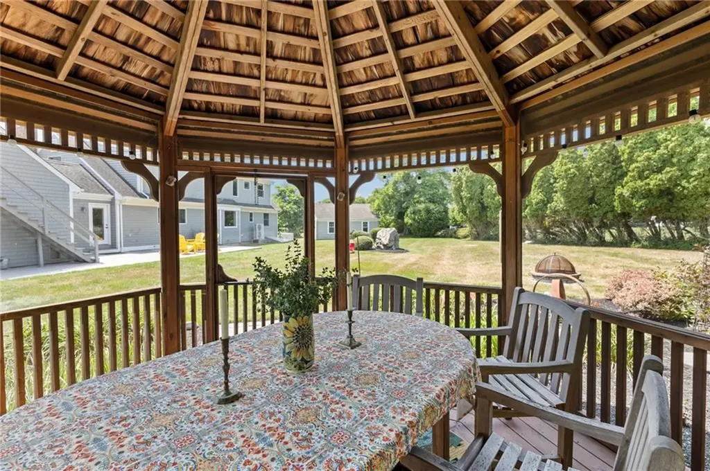 11 Stonegate Road Warren RI 02885
