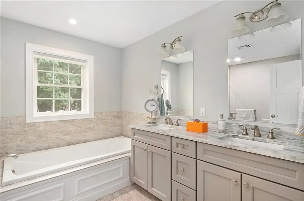 42 East Lantern Road Lincoln RI 02865