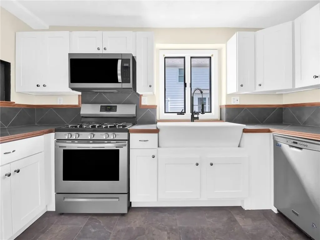 45 Van Zandt Avenue Warwick RI 02889