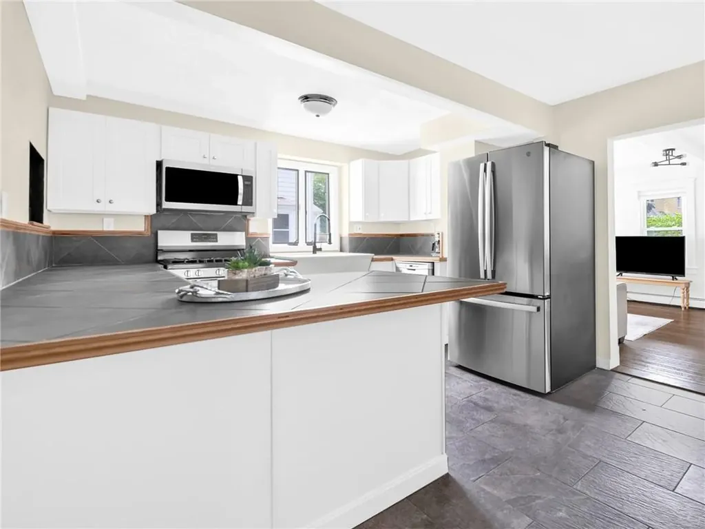 45 Van Zandt Avenue Warwick RI 02889