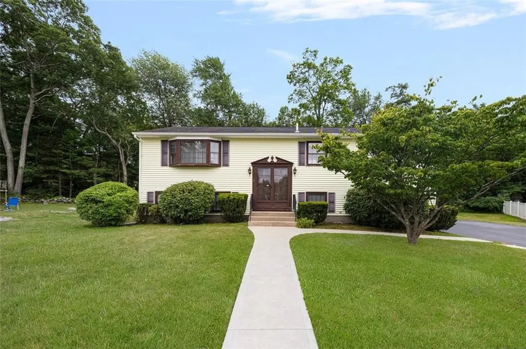 18 Fawn Lane West Warwick RI 02893