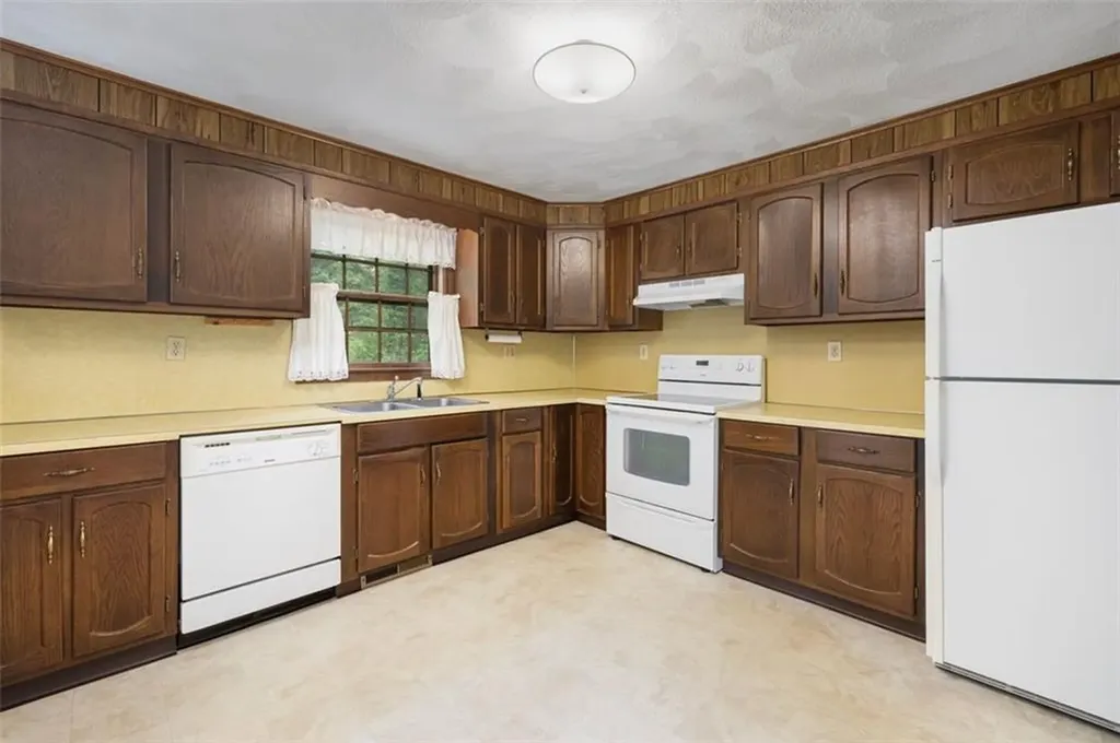 18 Fawn Lane West Warwick RI 02893