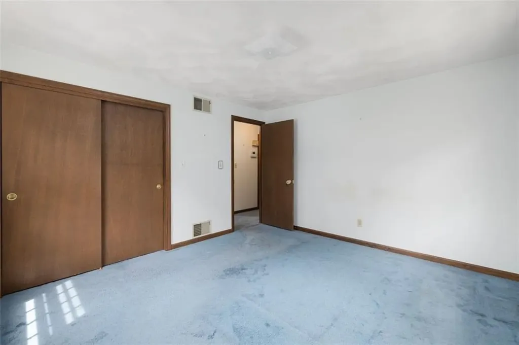 18 Fawn Lane West Warwick RI 02893