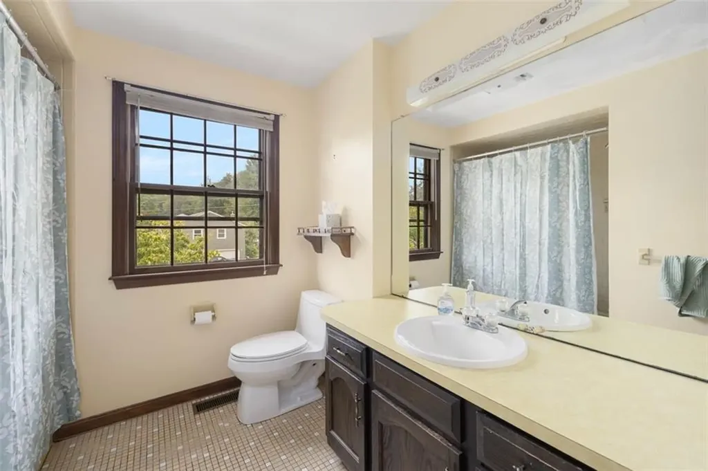 18 Fawn Lane West Warwick RI 02893
