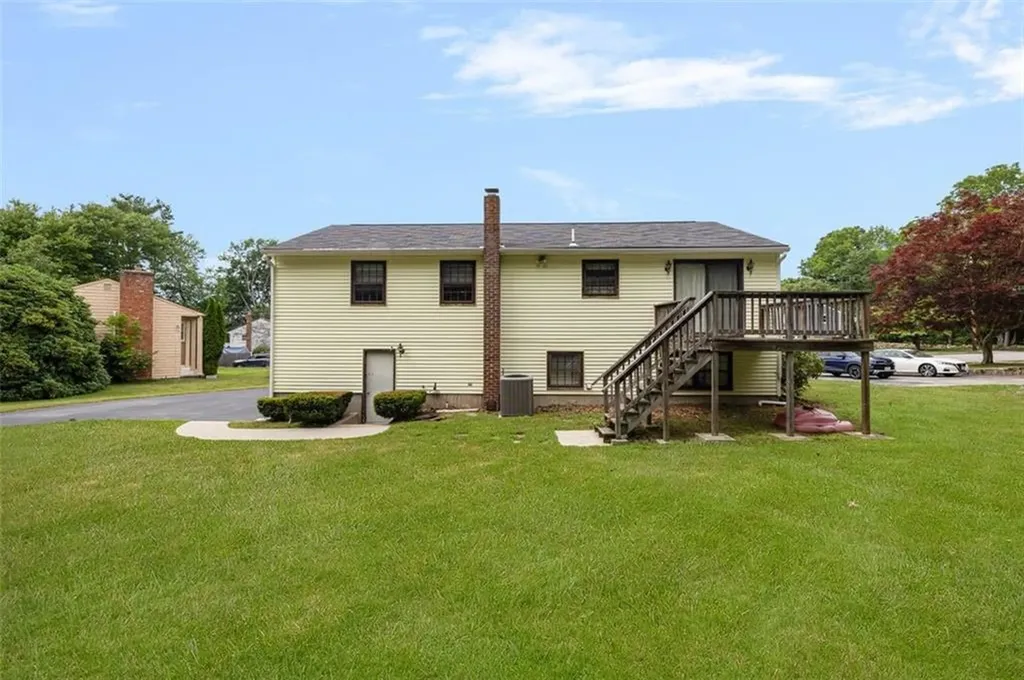 18 Fawn Lane West Warwick RI 02893