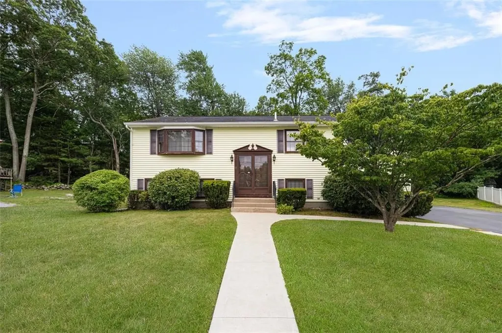 18 Fawn Lane West Warwick RI 02893