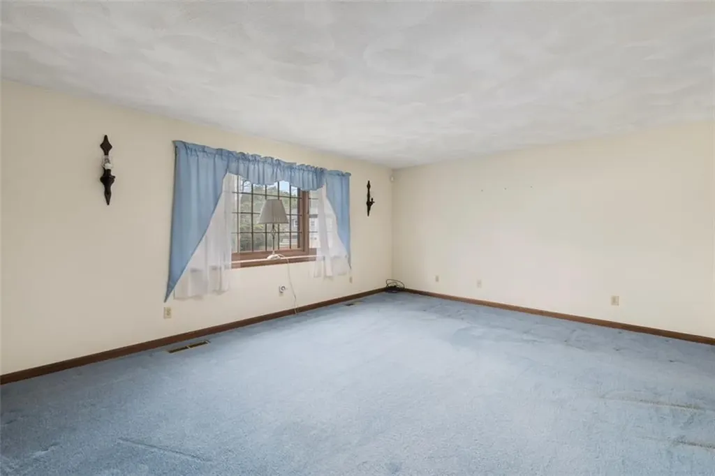 18 Fawn Lane West Warwick RI 02893