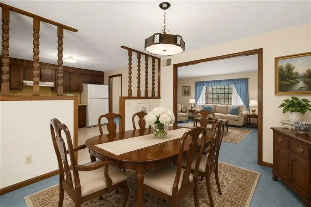 18 Fawn Lane West Warwick RI 02893