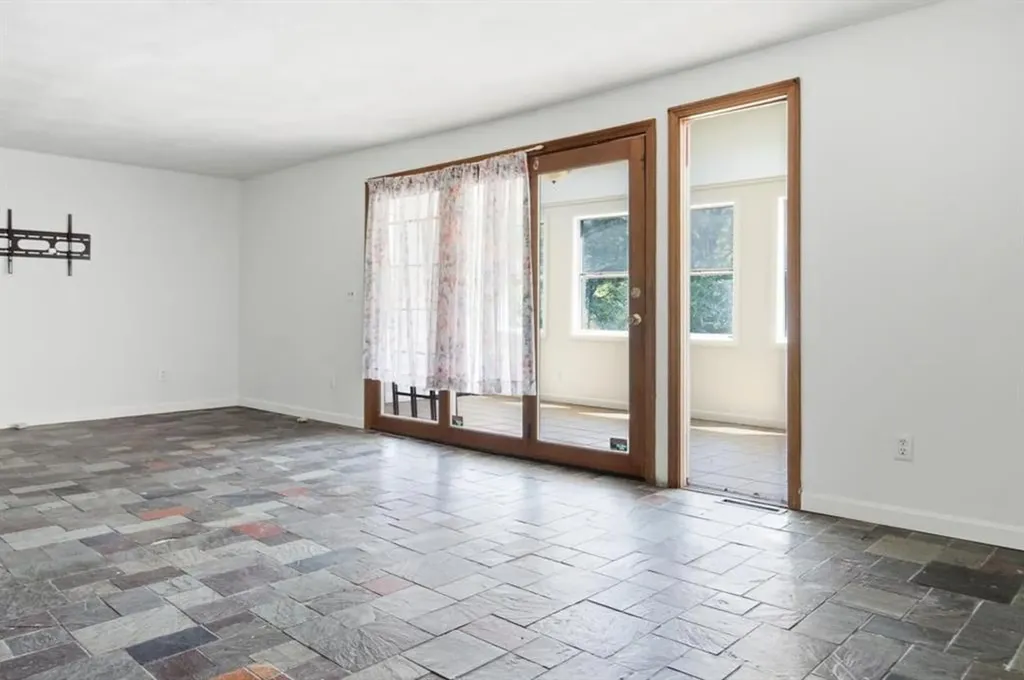 189 Woody Hill Road Hopkinton RI 02832