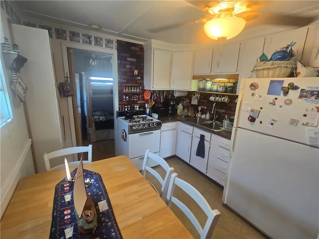 725 H Succotash Road South Kingstown RI 02879