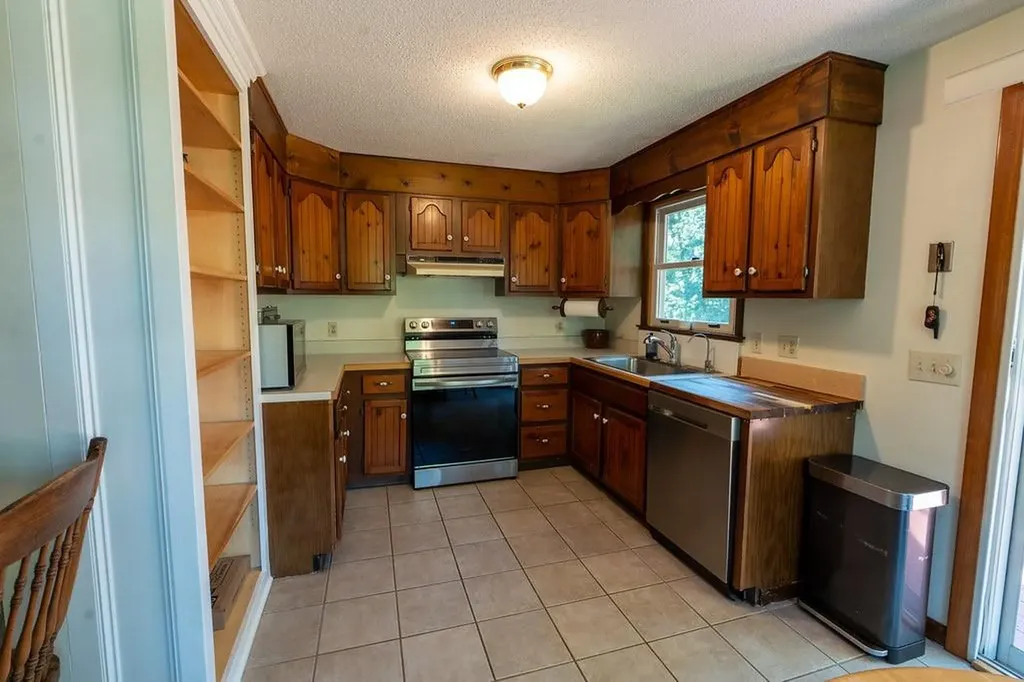 35 Old Pine Road Narragansett RI 02882