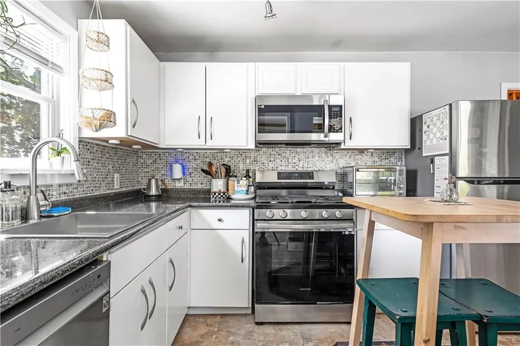 33 Malbone Street Providence RI 02908