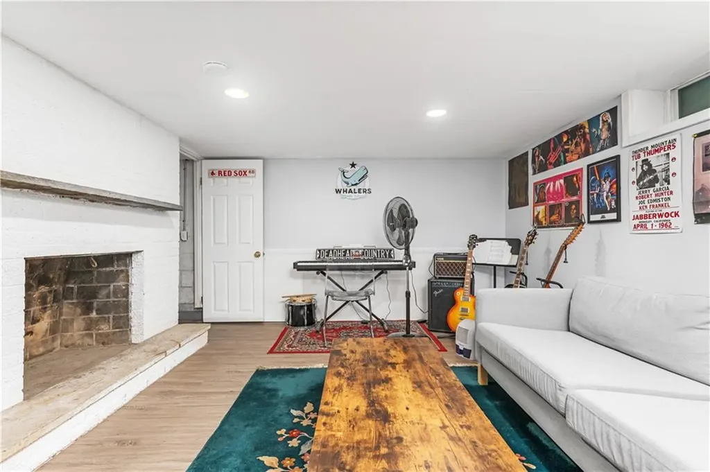 33 Malbone Street Providence RI 02908